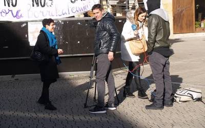 Gurasoek eta plataformak bi presori 3. gradua ezarri dietela berretsi dute