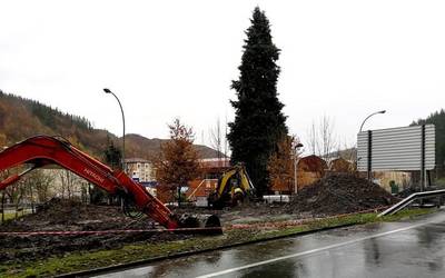 Bidegorri zati bat itxita dago, hodi batean izandako ur-ihesagatik