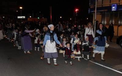 Trafikoa etengo da abenduaren 24an Laudion Olentzero eta Mari Domingiren kalejira dela eta