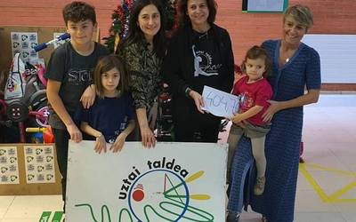 400 euro batu ditu Durangoko Uztai taldeak La Cuadri del Hospi elkartearentzat