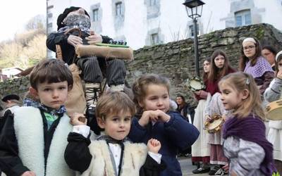 Olentzero eta Maridomingik Goizuetara ere egin zuten bisita abenduaren 24an