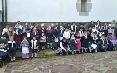 Olentzeroren etorrera ospatu dute Iturenen ere