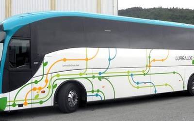 Arrasateko autobus gordelekuan lan-istripua gertatu dela salatu du LABek