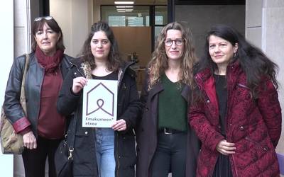 Leire Vallejoren proposamena izan da Emakumeen*   Etxearen ikur berria.