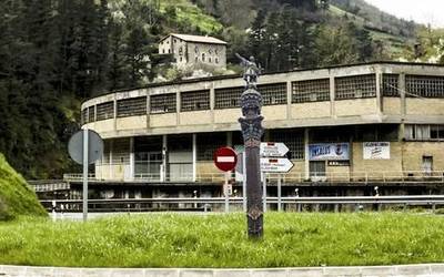 Inauguratu dute Colonen monumentua