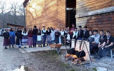 Olentzero eta Maridomingi Jauntsaratsen, Basaburuan