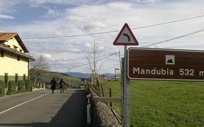 Mandubia mendatea autoentzat itxiko dute igandeetan