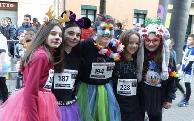 2019ari agur, dortsala jantzita eta jai giroan