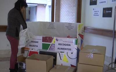 Aita Menni ospitalea errefuxiatuei laguntzeko elikagai bilketa egiten ari da