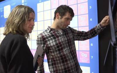 Taula periodikoa "modu adeitsu eta interaktibo" baten hurbiltzera datorren erakusketa