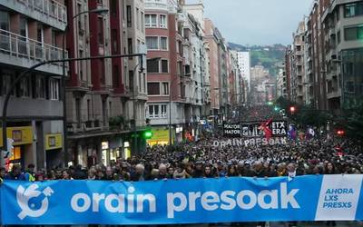 Urtarrilaren 11n Bilbon egingo den manifestaziora joateko autobusa antolatu dute