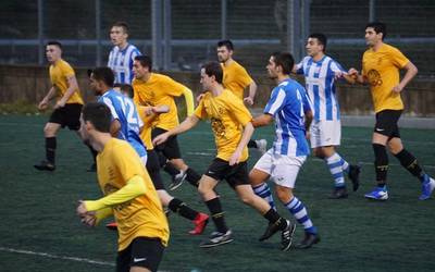 Asteburu gazi gozoa izan da herriko futbol taldeentzat