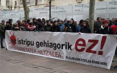 SEAren egoitzara eraman dute urteko lehen lan heriotzaren salaketa