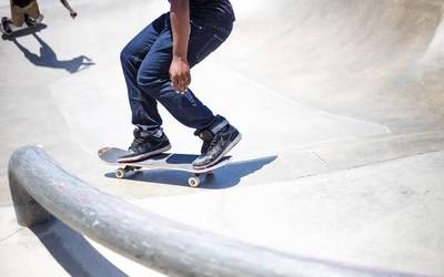 Iruñeko Udalak udaberrian hasiko ditu Antoniuttiko skatepark-pistak berritzeko lanak