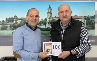Iurretako komertzioetan erabiltzeko 100 euroko erosketa irabazi du Joseba Iñaki Rodriguezek