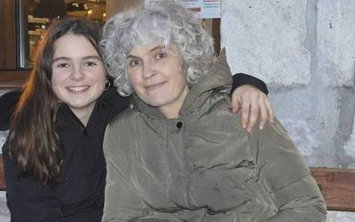 Denaren gainetik mendia maitatzen segitzen dute