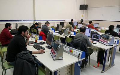19 txiletar formakuntza teknikoa hobetzen ari dira Goierri Eskolan