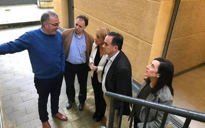 Izarraitz Lanbide Heziketa bisitatu dute Eusko Jaurlaritzako eta Tknikako ordezkariek