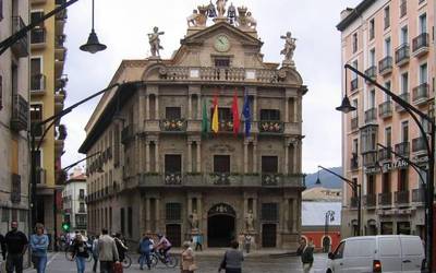 Eskola-programa batean aldaketa ideologikoak eginen ditu Navarra Sumak: euskara eta baskoiak, jo puntuan