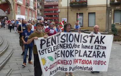Bi urte beteko dira bihar, Arrasateko pentsiodunen lehen elkarretaratzetik