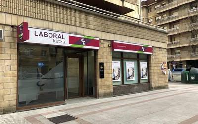 Azkoitiarra zen Durangoko kutxa automatiko batean hilda aurkitu duten etxegabea