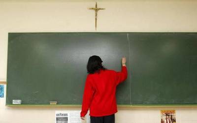 Parlamentuak ez du aintzat hartu erlijioa eskola curriculumetik ateratzeko lege proposamena