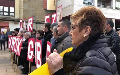 [BIDEOA] Durangoko etxebakoaren heriotzak "bazterkeriarik larriena gainditu ez duen euskal gizartearen kontzientzian oihu" egiten duela salatu dute
