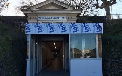 Geltokian, obrak nola egin pentsatzeko, ez omen da segundo bat bera ere geratu
