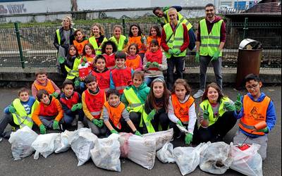 Plastikoek eragindako kutsaduraren kontra egotetik egitera