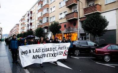 Berriozarren apustu etxeen kontrako manifestazioa egin dute