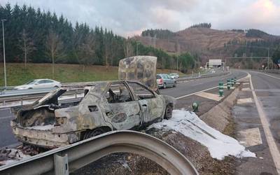 Auto batek su hartu du Bergaran, AP-1eko iparraldeko sarbidean