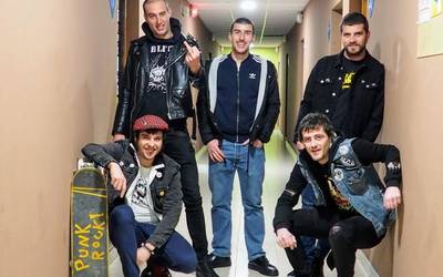 Txakurrak taldeak diskoa kaleratuko du aurten