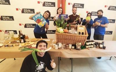 Gaur banatu dute Bilboko Konpartsek San Tomasen zozketatutako saskia