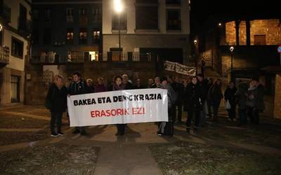“Estatu sakonak konponbiderako aukera zapuztu nahi du”