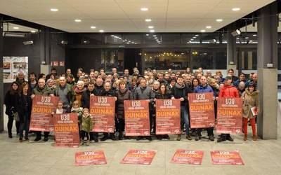 Argazki jendetsua, urtarrilaren 30eko greba orokorra babesteko eta herritarrak mobilizatzera deitzeko