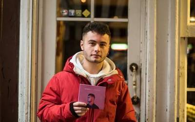Julen Garcia: “Nire abestiekin mezu positiboak eta maitasuna zabaltzen saiatzen naiz”
