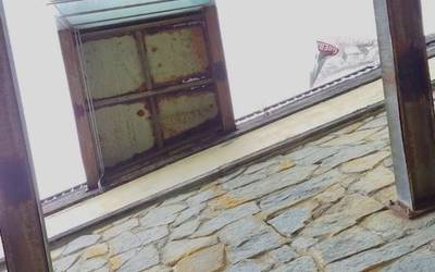 Etzi konponduko dute Atxuriko igogailua