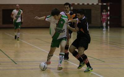 Partidua irabazi eta hiru puntu gehiago lortu ditu Eskoriatzak areto futbolean