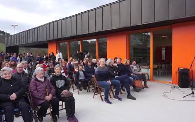 Oikiako eskola berria inauguratu dute