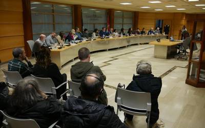Greba orokorra dela eta aurkeztutako bi mozioak, bertan behera
