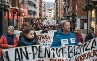 "Bizitza erdigunean kokatzen duen mugimendu bat osatu dugu"