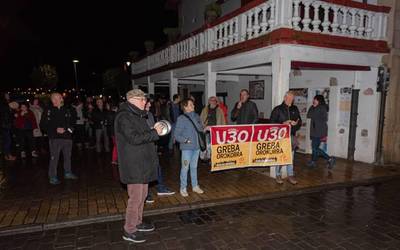 Pentsio duinen aldeko aldarria kalera atera dute greba orokorraren bezperan