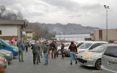 Bidean da auto-karabana Beratik Elizondo aldera