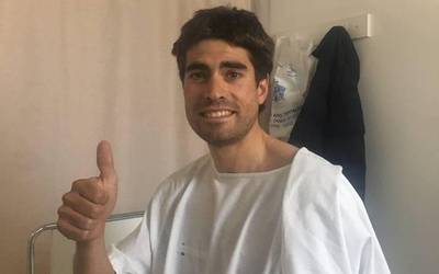 Mikel Landa eta beste txirrindulari bat kotxearekin harrapatu ditu gidari batek