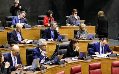 Navarra Suma bakarrik geratuko da Parlamentuan aurrekontuen kontra