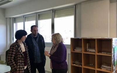 Isolamendu arazoei irtenbidea emateko, leihoak aldatu dituzte Karmelo Etxegarai Ikastolan