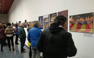 'La revolta de las urnes' erakusketa mustu dute