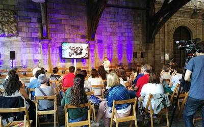 Aurkene Pagalday, Ane Barreinkua eta The Van taldea izango dira bosgarren Pechakucha saioko protagonistak