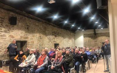 Interes handia piztu du Juan Martin Elexpuruk Iruña-Veleiaz emandako hitzaldiak