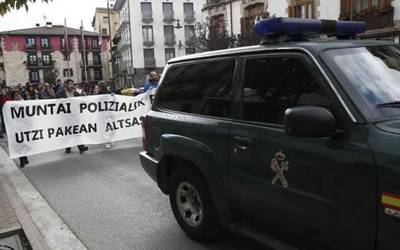 Guardia Zibilak dio agente bat "arin zauritu" dutela Altsasun